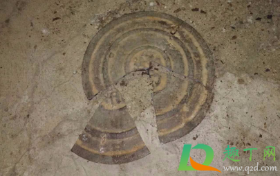 鞭炮为什么不能扔井盖(鞭炮扔井盖里)