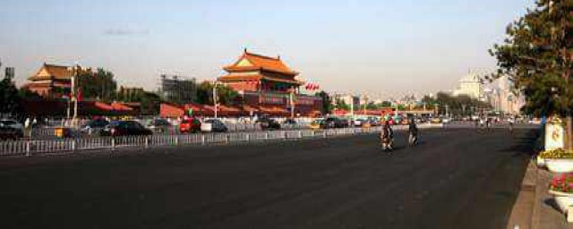 北京长安街宽最宽120米最窄60米(北京的长安大街有多长多宽)