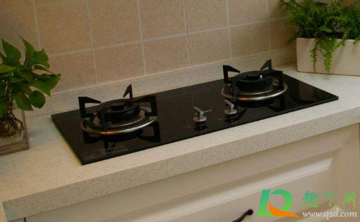 厨房灶台发黑好清洗吗(厨房台面发黑怎么清洗)