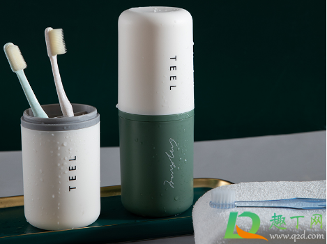 为什么牙缸里有黑色的(牙缸里黑黑的东西是什么)