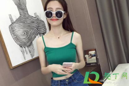 穿吊带还用不用穿内衣(穿吊带需要穿内衣嘛)