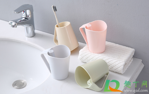 漱口杯发霉了对人身体危害吗(漱口杯子发霉)