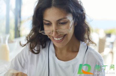 上班第一天要化妆吗(去新公司上班需要化妆吗)