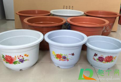 塑料盆变形怎么恢复(塑料盆挤压变形怎么恢复)