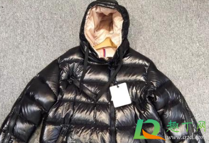 亮皮羽绒服脏了怎么清洗(羽绒服脏了发亮怎么办)