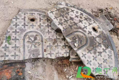 鞭炮为什么不能扔井盖(鞭炮扔井盖里)