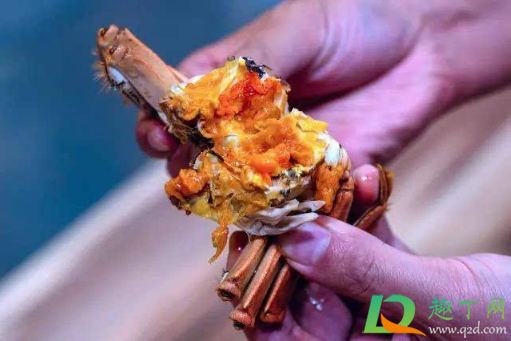 蟹黄用什么洗可以洗掉(螃蟹黄怎么洗掉)