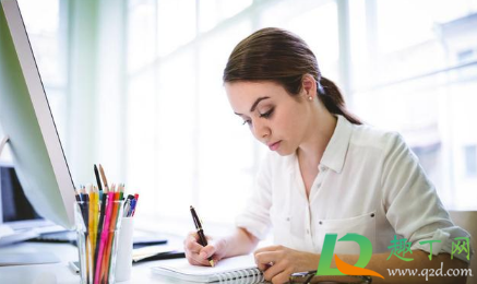 上班第一天要化妆吗(去新公司上班需要化妆吗) 上班第一天要化妆吗(去新公司上班需要化妆吗)