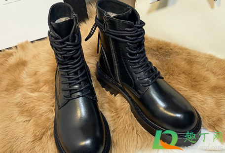 马丁靴压脚背是买小的原因吗(马丁靴压脚背是什么意思)