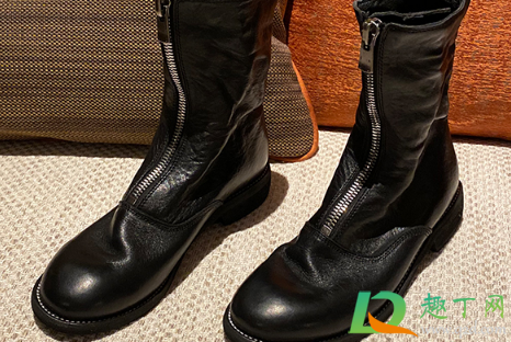 马丁靴压脚背是鞋垫高吗(马丁靴压脚背是买小的原因吗)