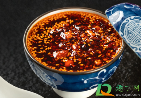 油泼辣子油温一般烧到多少(油泼辣子的热油温度)