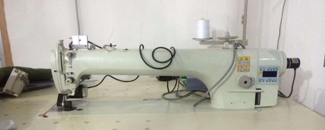 如何调整缝纫机的底线(家用缝纫机底线怎么调)