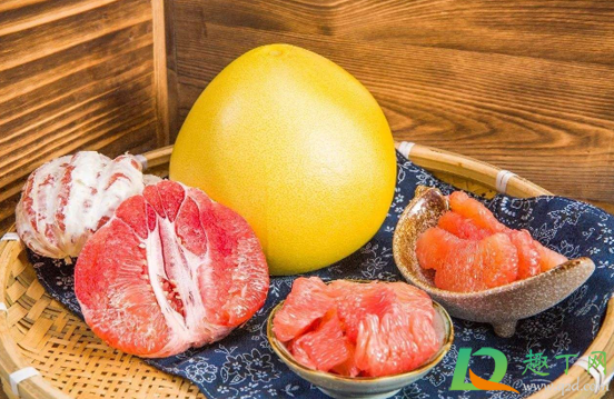 柚子里面有黏黏的胶怎么回事(柚子里有黏黏的像凝胶一样的东西)