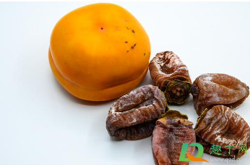 怎么分辨柿饼上的白色是发霉还是白霜(柿饼上白色霉菌是什么)