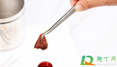 衣服沾到碘伏能洗干净吗(衣服上沾了碘伏怎么洗)