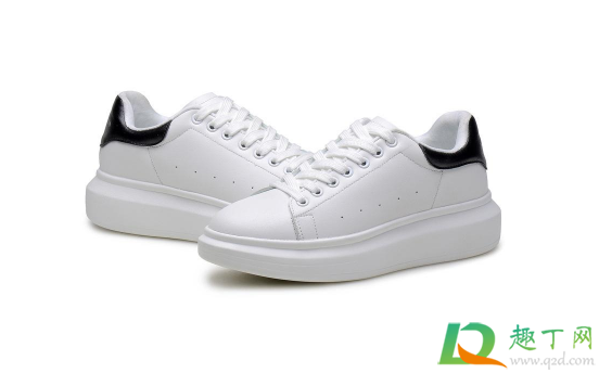 蟹黄弄到白鞋子上怎么办(螃蟹黄掉在小白鞋上怎么弄)