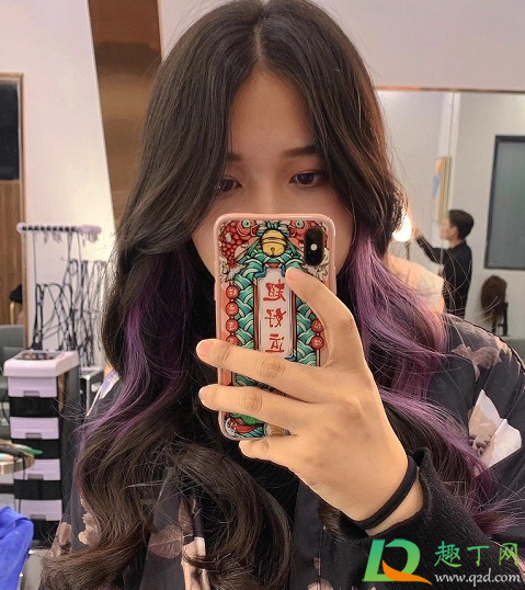 黑色适合挂耳染什么颜色(挂耳染黑色配什么颜色的头发)