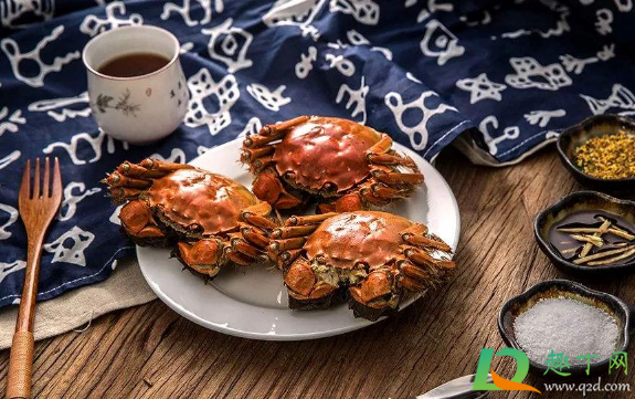 螃蟹里面像血块的东西能吃吗(螃蟹里面的红色硬块可以吃吗)