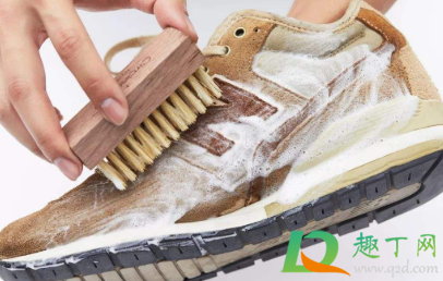 鞋子橡胶发黄怎么变白(鞋子橡胶发黄怎么变白最有效方法)