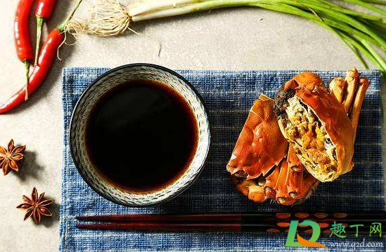 螃蟹不熟蟹黄是水状的吗(没煮熟的螃蟹蟹黄是什么样的)