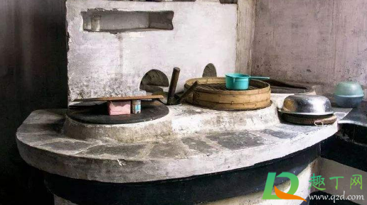 厨房灶台发黑好清洗吗(厨房台面发黑怎么清洗)