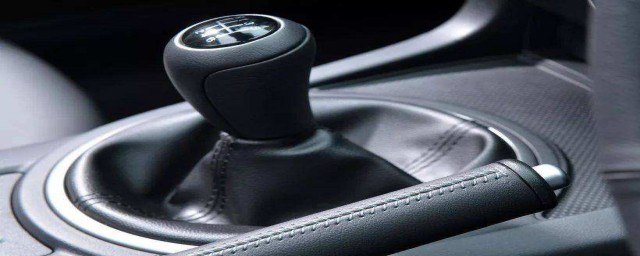 手动挡汽车上坡的方法(自动挡车怎样上坡)