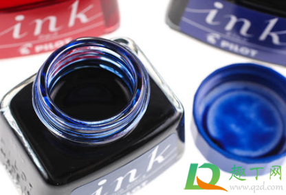 手沾到钢笔墨水怎么洗掉(手沾上钢笔墨水怎么清洗)