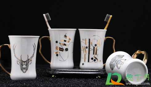 用漱口杯喝水对身体有没有害(喝漱口水的危害)