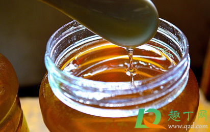 蜂蜜用冷水冲什么效果(蜂蜜水用冷水冲有什么用) 蜂蜜用冷水冲什么效果(蜂蜜水用冷水冲有什么用)