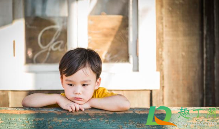 为什么抑郁症的人喜欢玩手机(如果真是抑郁症患者,还喜欢玩手机吗)