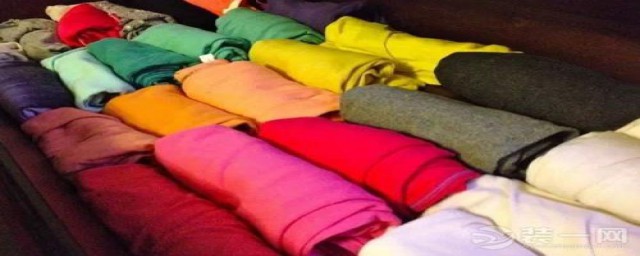 怎样叠衣服和裤子省空间(省空间的裤子叠法)