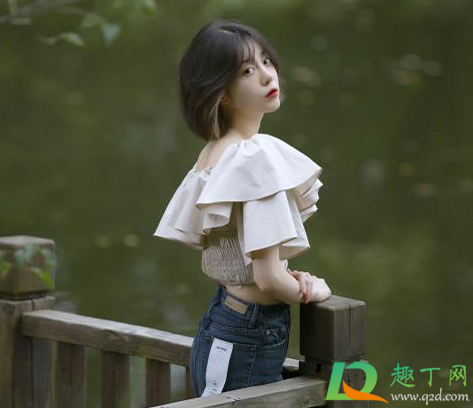 黑色适合挂耳染什么颜色(挂耳染黑色配什么颜色的头发)