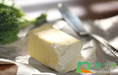 黄油可以直接夹面包吃吗(夹黄油吃的那种是什么面包) 黄油可以直接夹面包吃吗(夹黄油吃的那种是什么面包)