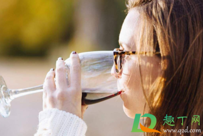 喝酒后胃难受怎么办想吐(喝完酒后胃难受想吐怎么办)