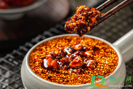 油泼辣子颜色为什么会黑(油泼辣子咋样颜色红)