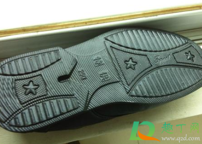 鞋底橡胶老化怎么修复(鞋底的胶老化了怎么办)