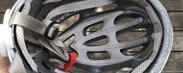 如何选择头盔尺寸及正确的佩戴方式(选择头盔尺寸大小)