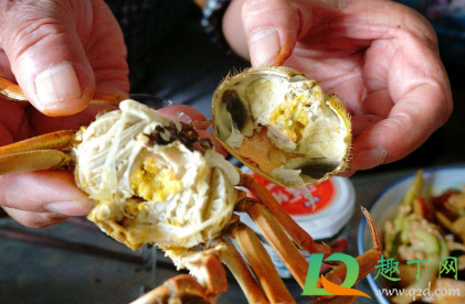 当天螃蟹死了能不能吃了(当天死的螃蟹还能不能吃)