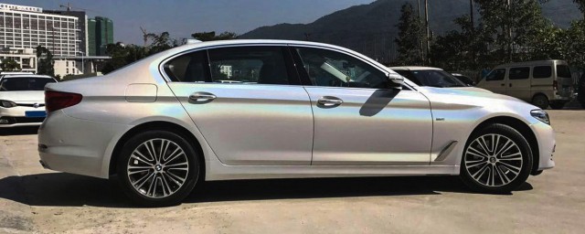 早晨启车为什么能闻到汽油味(早上开车闻到汽油味)