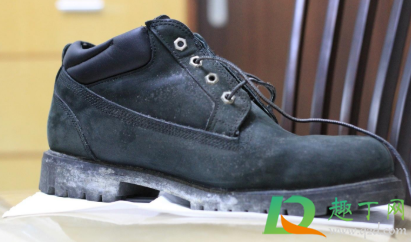 白色皮鞋上面起了霉斑怎么去除(白色皮面鞋子发霉斑怎么清洗)