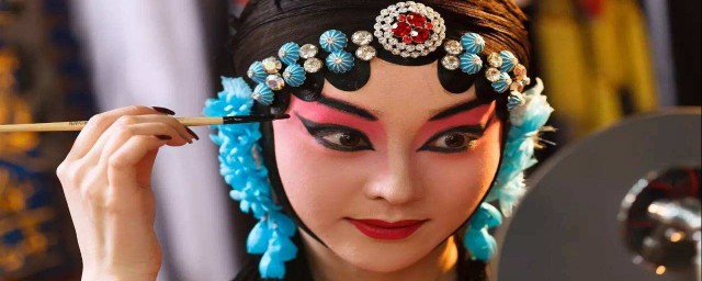 京剧的表演形式简述(京剧的四种表演形式是什么)