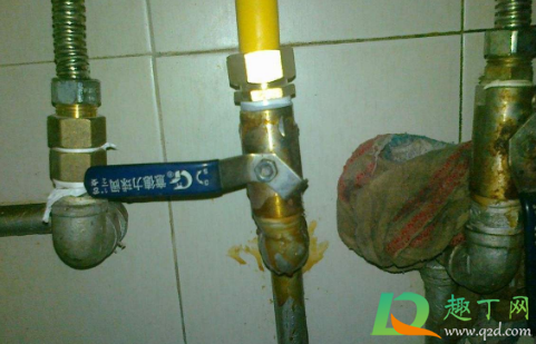 先燃气点火还是先装燃气灶(使用燃气灶具先开气还是先点火) 先燃气点火还是先装燃气灶(使用燃气灶具先开气还是先点火)