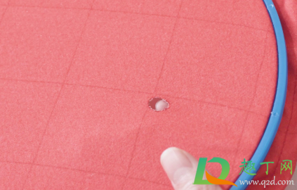 衣服被老鼠咬了还能穿不(被老鼠咬过的衣服能穿吗?)