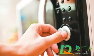 塑料饭盒微波炉加热会有毒吗(微波炉用塑料饭盒加热有毒吗)