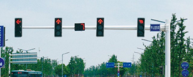 交通信号灯转弯规则介绍(交通信号灯转弯图解)