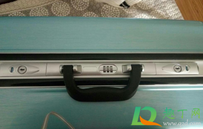 行李箱密码忘了怎么开锁(外交官行李箱密码忘了怎么开锁)