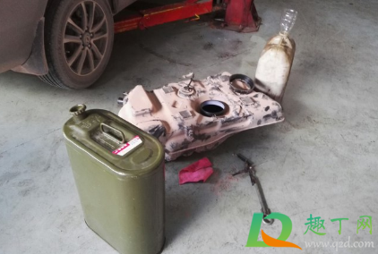 假柴油是什么做的什么颜色(假柴油怎么分辨)