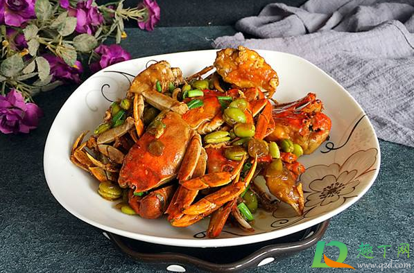 炒螃蟹要切开再炒吗(炒螃蟹要不要先煮一下)