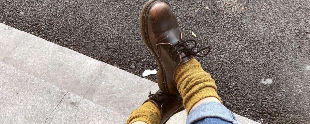 大头皮鞋搭配什么裤子会好看些?(大头休闲皮鞋配什么裤子好看)