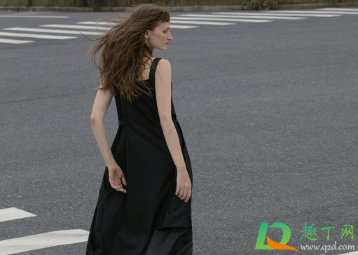 背带裙背带断了还能穿不(背带裤背带断了)